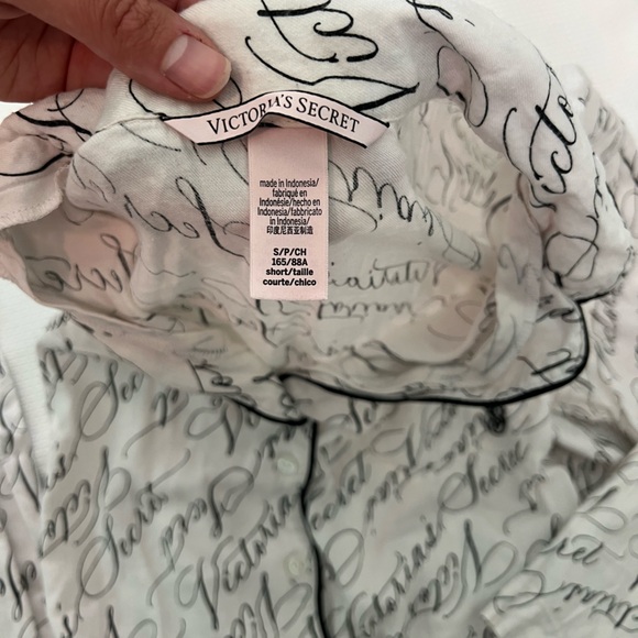 Victoria's Secret Flannel White Script Long Pajama Set Size Small - Picture 7 of 8